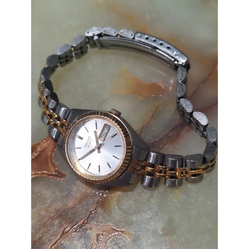 Vintage Pulsar V783-0020 Quartz Two Tone Silver Dial Day Date Watch Japan